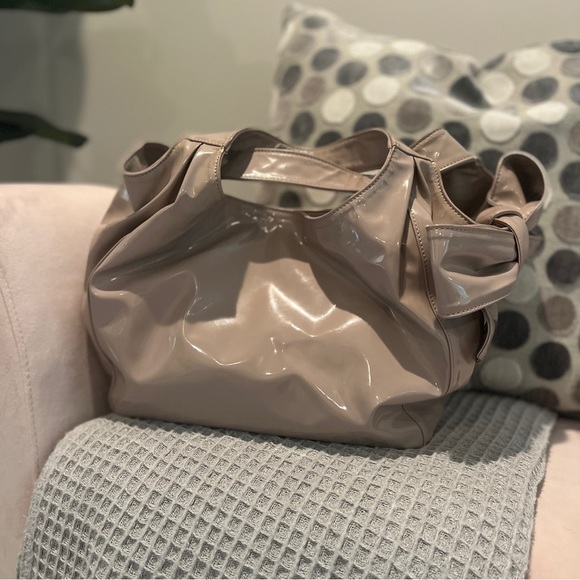 VALENTINO Nuage Patent Leather Bow Bag - Nude - Picture 6 of 6